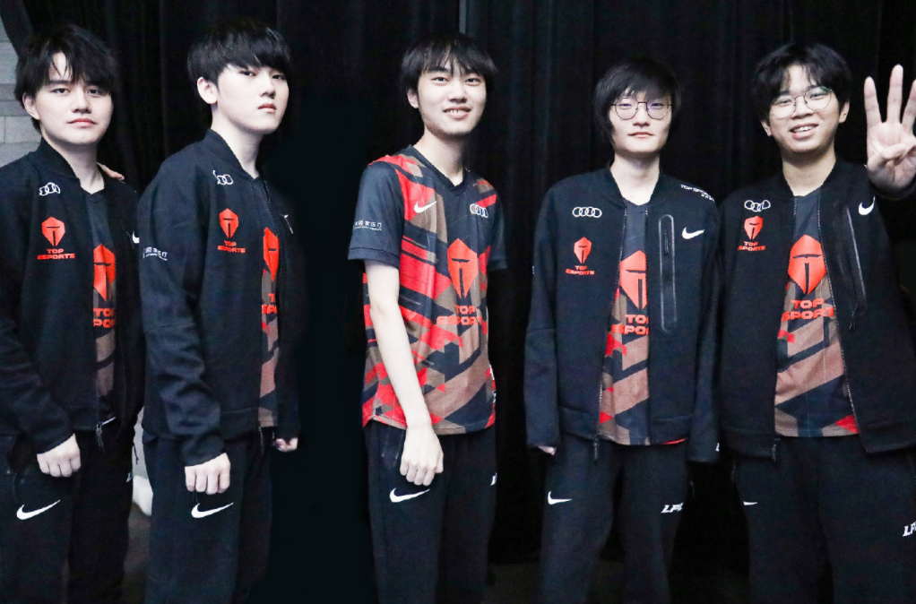 建队基石 建队基石