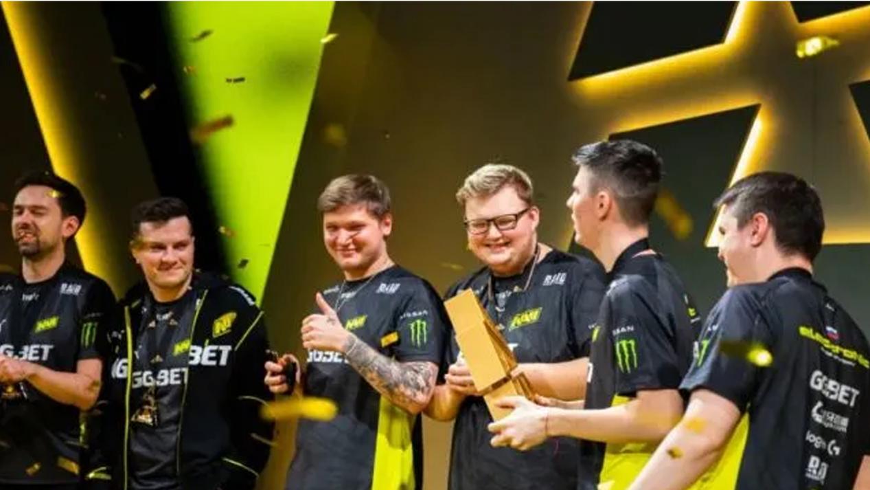 多名年轻球 多名年轻球